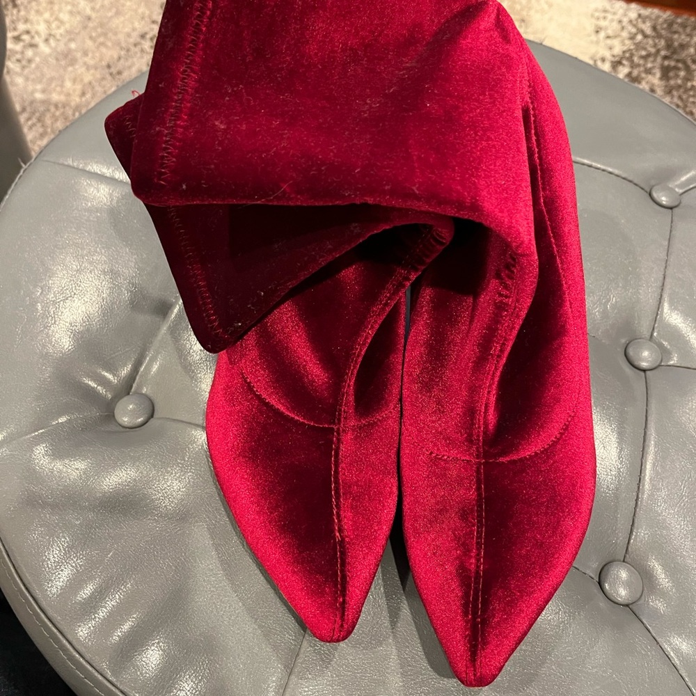 3/$25 Raye Sz 10 Red Velvet Look Pull On Block Heel Pointy Ankle Boot